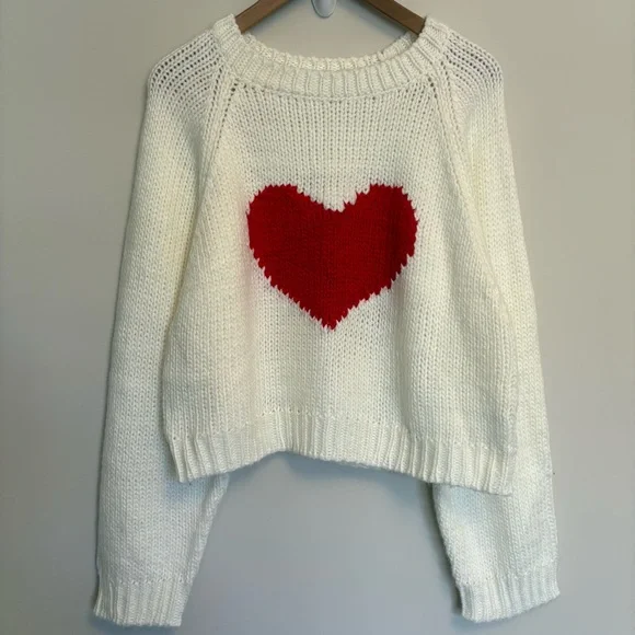 Le Lis White Knit Sweater with Red Heart – Women’s Size Large - Picture 9 of 9